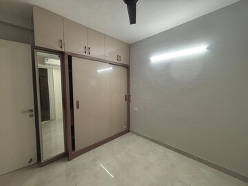 Room in 3 BHK Apartment at Signature Global City, Sector 37d – for Rent