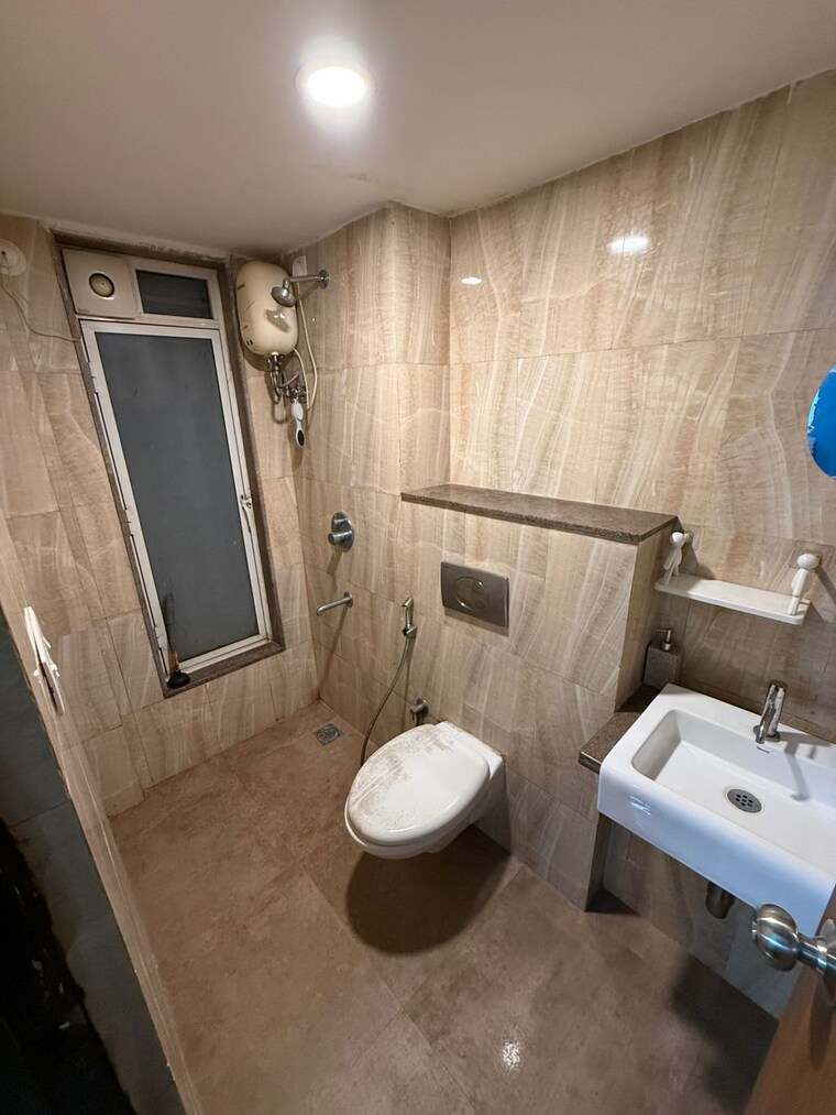 Bathroom, lodha-amara 1 Bedroom 453 Sq.Ft. Apartment In Kolshet Road Thane 9713340