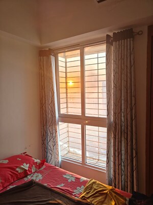 Room in 2 BHK Apartment at Lodha Amara, Kolshet Road – for Rent