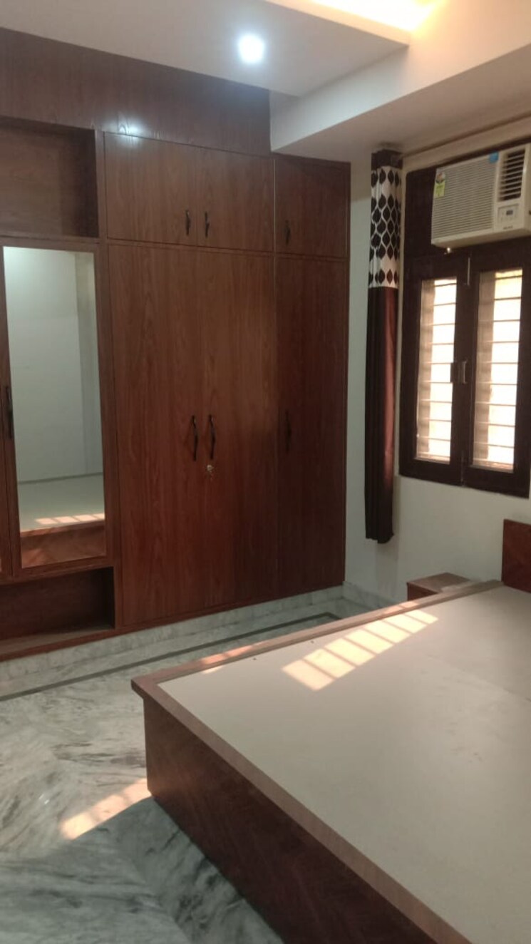Room, kavi nagar block g 3 Bedroom 110 Sq.Yd. Builder Floor In Kavi Nagar Block G Ghaziabad 9713375