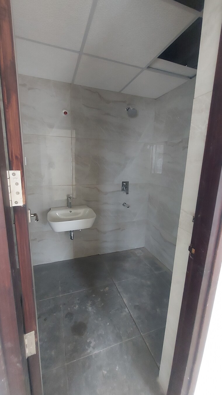 Bathroom, lansum-el-dorado 3 Bedroom 2155 Sq.Ft. Apartment In Narsingi Hyderabad 9713400