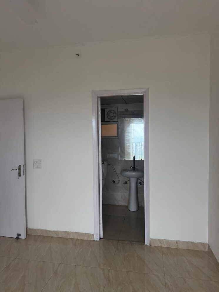 Room, gaur-yamuna-city-16th-park-view 2 Bedroom 1000 Sq.Ft. Apartment In Gaur Yamuna City Greater Noida 9713386