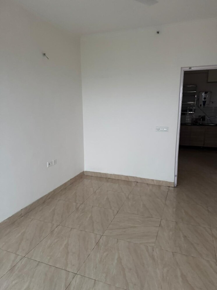 Room, gaur-yamuna-city-16th-park-view 2 Bedroom 1000 Sq.Ft. Apartment In Gaur Yamuna City Greater Noida 9713386