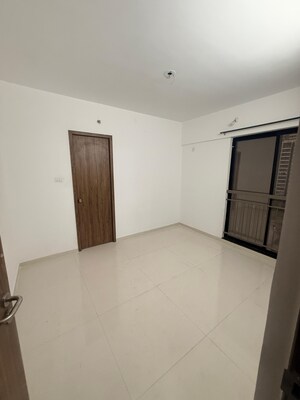 Room in 3 BHK Apartment at Pride World City Kingsbury, Charholi Budruk – for Rent