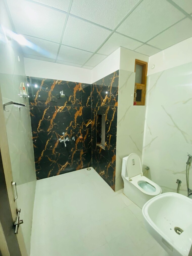 Room, vikash khand Pg For Girls In Vikash Khand 9713447