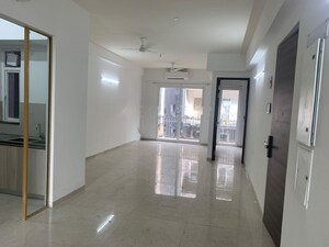 Room in 3 BHK Apartment at Smart World Orchard, Sector 61 – for Rent