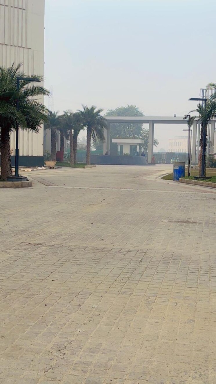  Parking, godrej-palm-retreat 3 Bedroom 2000 Sq.Ft. Apartment In Sector 150 Noida 9713476