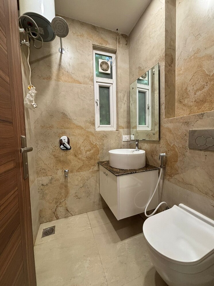 Bathroom, sector 55 3 Bedroom 1750 Sq.Ft. Builder Floor In Sector 55 Gurgaon 9713499