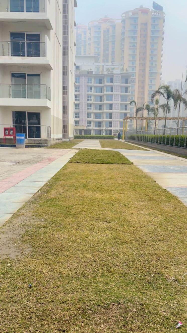 Garden, godrej-palm-retreat 4 Bedroom 3300 Sq.Ft. Apartment In Sector 150 Noida 9713521