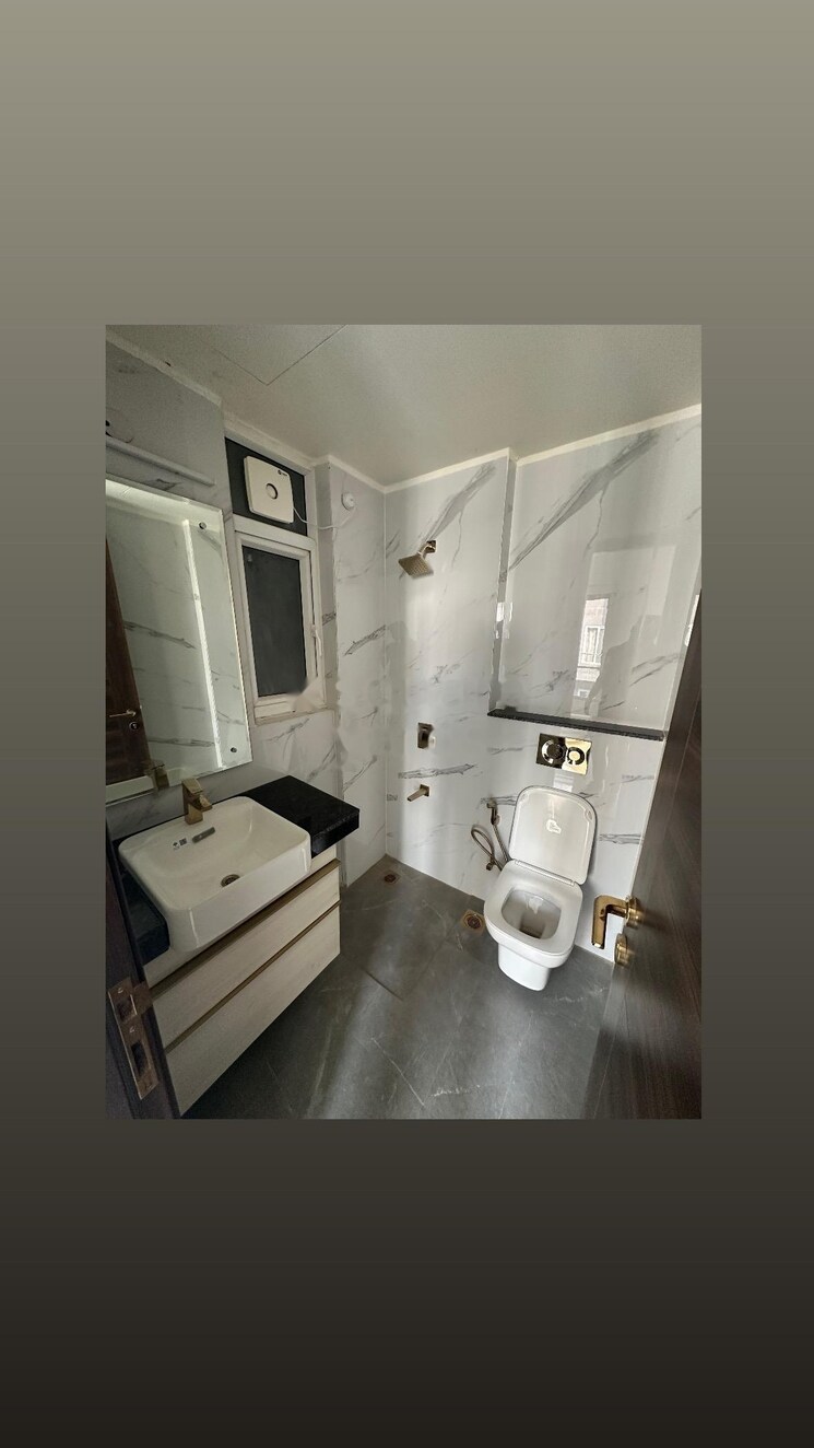 Bathroom, smart-world-orchard 3 Bedroom 1630 Sq.Ft. Apartment In Sector 61 Gurgaon 9713509