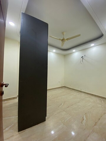 Room in 3 BHK Apartment at Chattarpur – for Rent