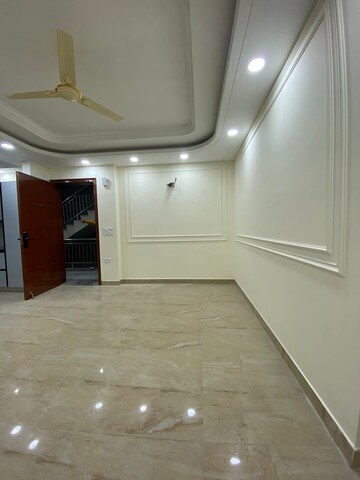 Living Room in 3 BHK Apartment at Chattarpur – for Rent