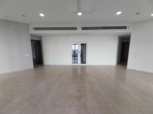 Room in 4 BHK Apartment at Omkar 1973, Worli – for Rent