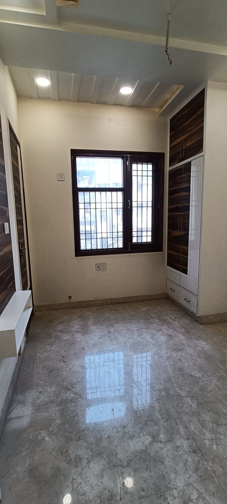 Room, rohini sector 8 3 Bedroom 700 Sq.Ft. Builder Floor In Rohini Sector 8 Delhi 9713570