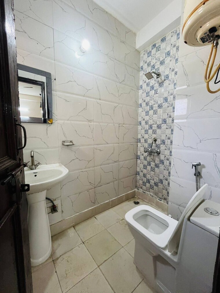 Bathroom, saket 2 Bedroom 1100 Sq.Ft. Apartment In Saket Delhi 9713605