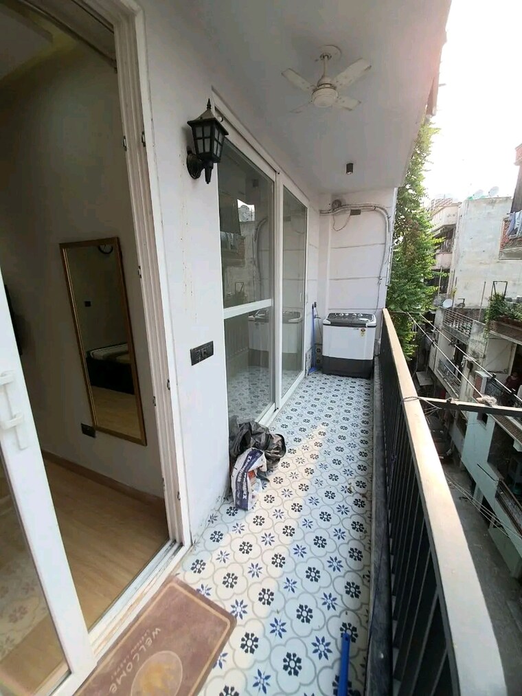 Balcony, chattarpur 1 Bedroom 500 Sq.Ft. Builder Floor In Chattarpur Delhi 9713612