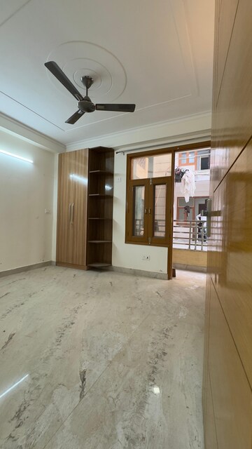 Room in 3 BHK Builder Floor at Chattarpur – for Rent