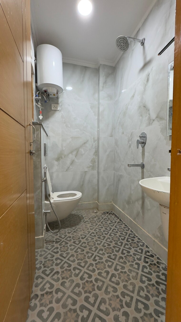 Bathroom, chattarpur 3 Bedroom 1200 Sq.Ft. Builder Floor In Chattarpur Delhi 9713674