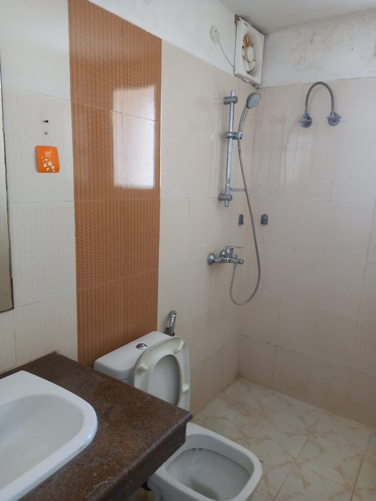 Bathroom, old ambala road 3 Bedroom 1800 Sq.Ft. Apartment In Old Ambala Road Panchkula 9713680