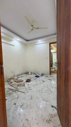 Room in 3 BHK Builder Floor at Chattarpur – for Rent