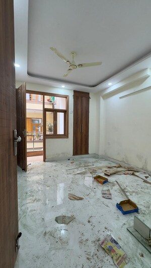 Room in 3 BHK Builder Floor at Chattarpur – for Rent