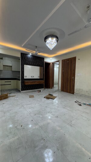 Room in 3 BHK Builder Floor at Chattarpur – for Rent