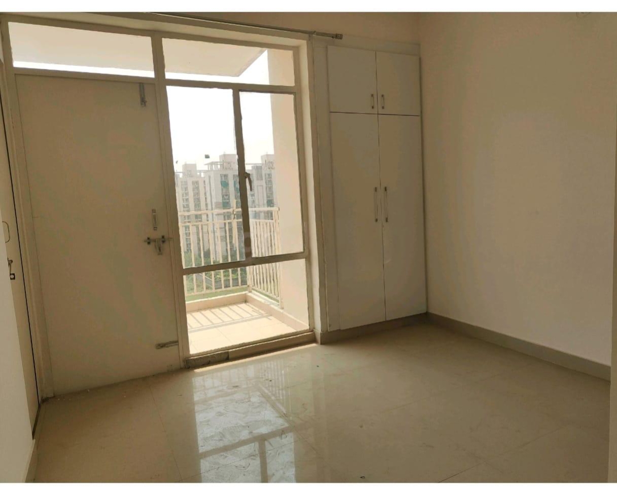 2 BHK + Pooja Room Apartment For Rent in Signature Global Proxima Phase 2