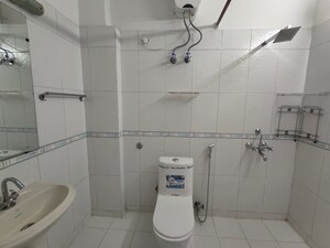 Bathroom in 3 BHK Apartment at South City Arcade, Sector 41 – for Rent