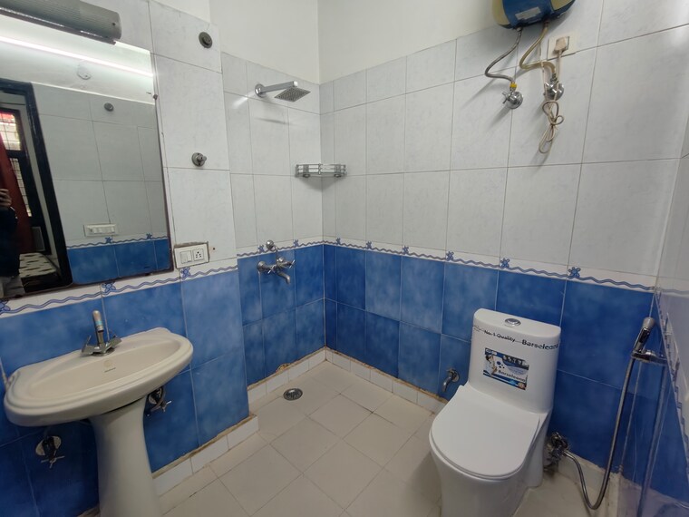 Bathroom, south-city-arcade 3 Bedroom 2160 Sq.Ft. Apartment In Sector 41 Gurgaon 9713709
