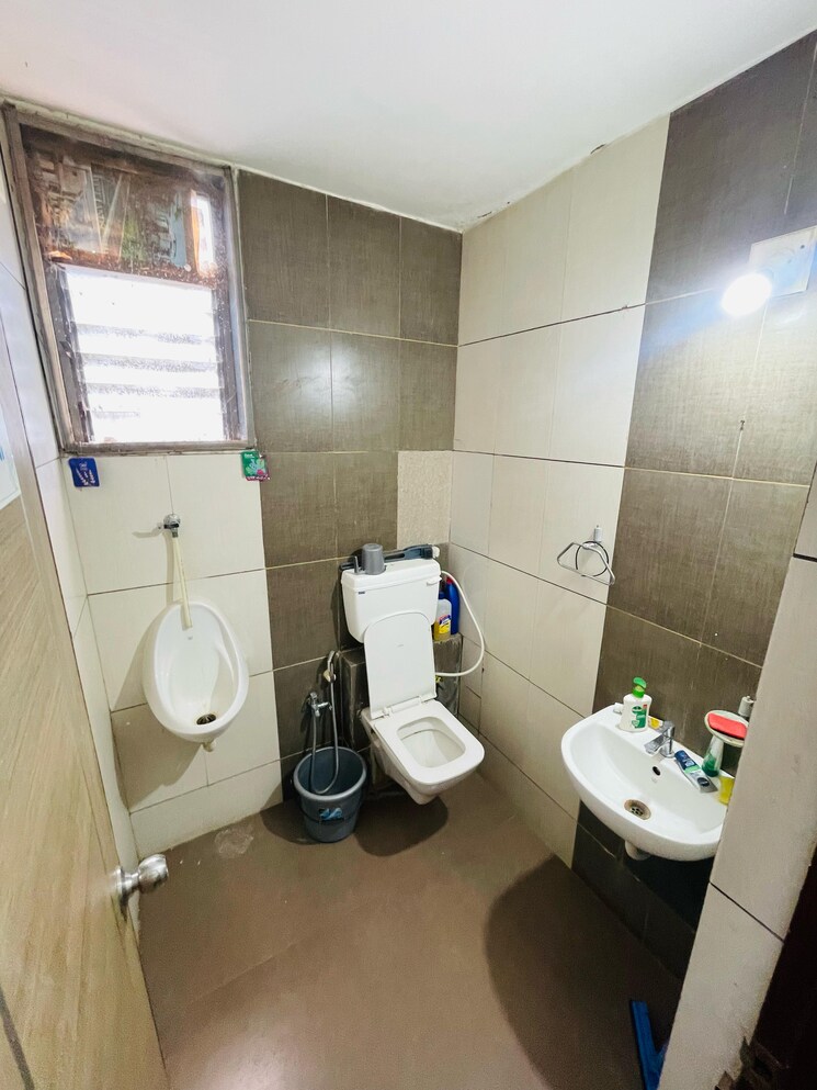 Bathroom, science city Commercial Office Space in IT/SEZ 1311 Sq.Ft. In Science City Ahmedabad 9713706