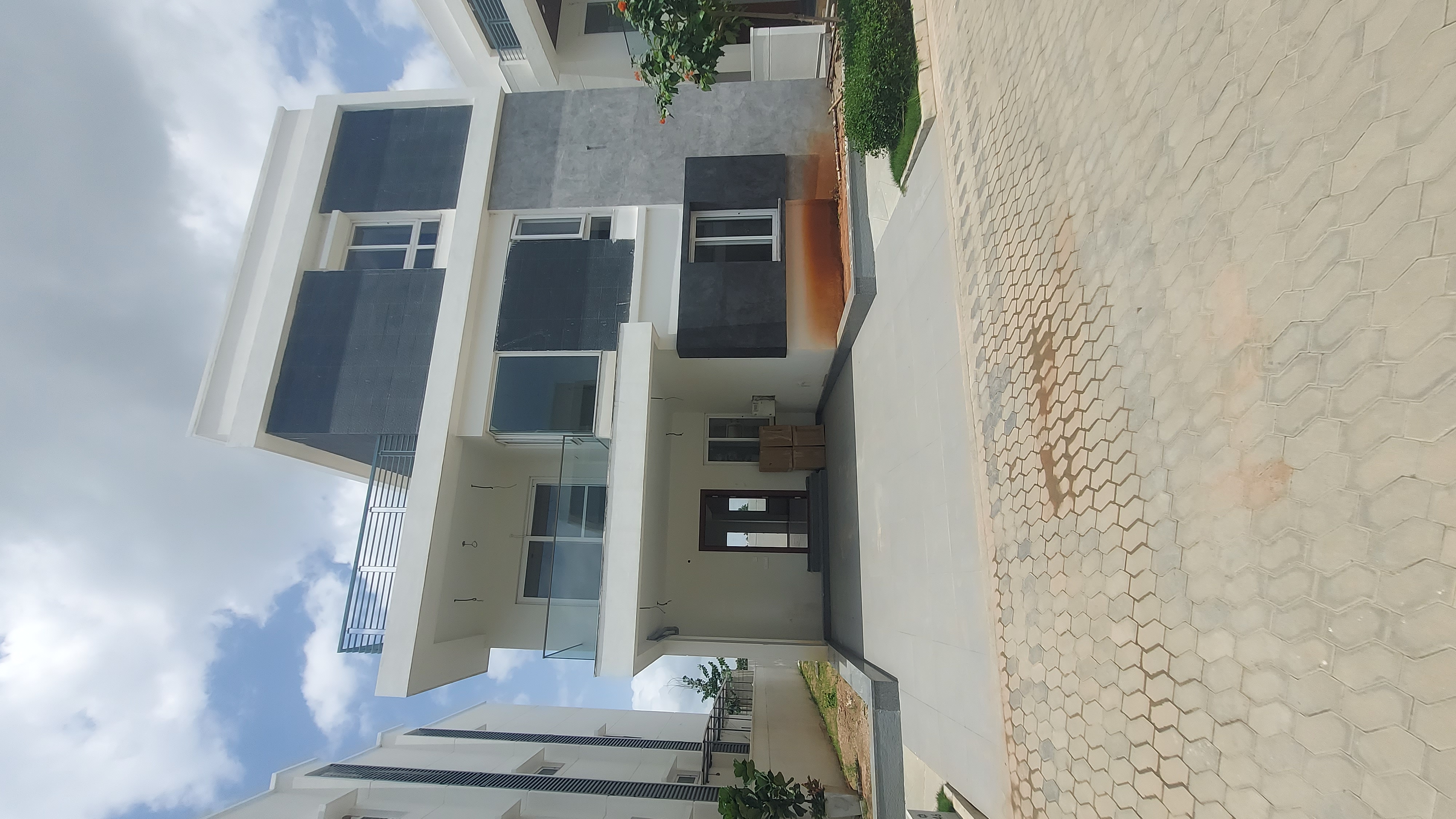4 BHK + Pooja Room,Servant Room,Study Room,Extra Room Villa For Sale in Hallmark County