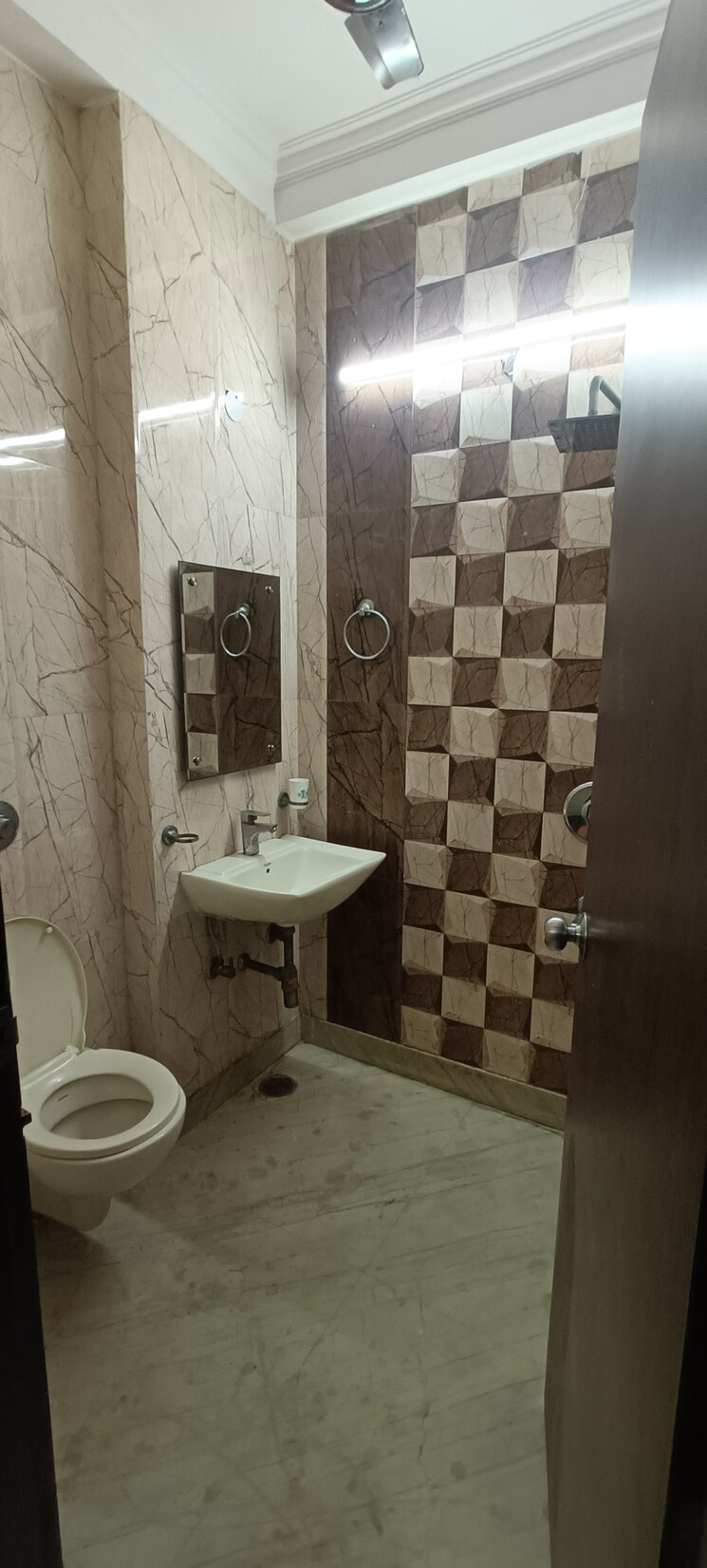 Bathroom, rohini sector 8 3 Bedroom 1000 Sq.Ft. Builder Floor In Rohini Sector 8 Delhi 9713726