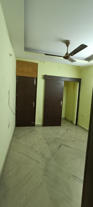 Room in 3 BHK Builder Floor at Rohini Sector 8 – for Rent