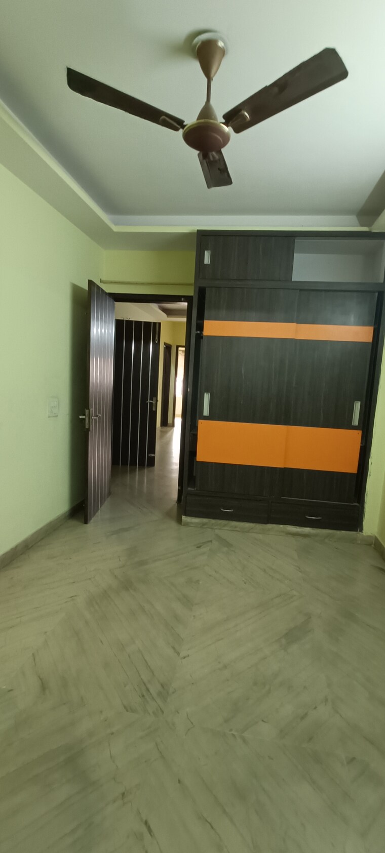 Room, rohini sector 8 3 Bedroom 1000 Sq.Ft. Builder Floor In Rohini Sector 8 Delhi 9713726