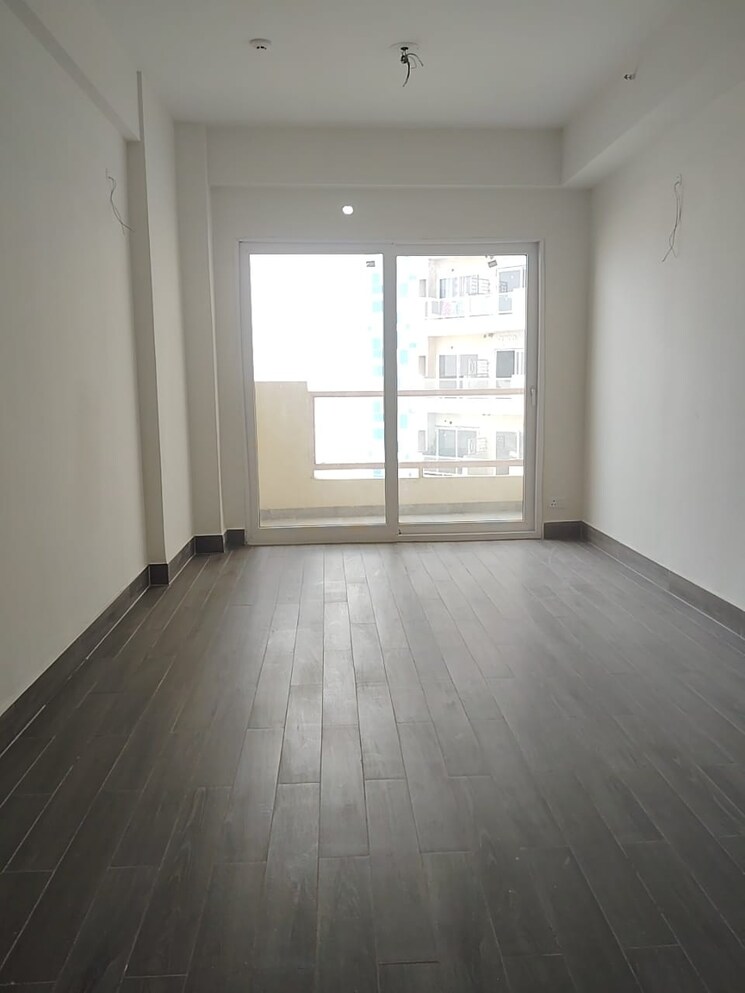 Room, gaur-runway-suites Studio 425 Sq.Ft. Apartment In Gaur Yamuna City Greater Noida 9713721