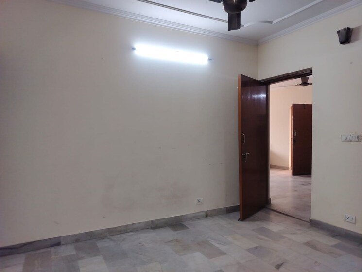 Room, sarita vihar 2 Bedroom 950 Sq.Ft. Apartment In Sarita Vihar Delhi 9713731