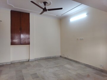 Room in 2 BHK Apartment at Sarita Vihar – for Rent