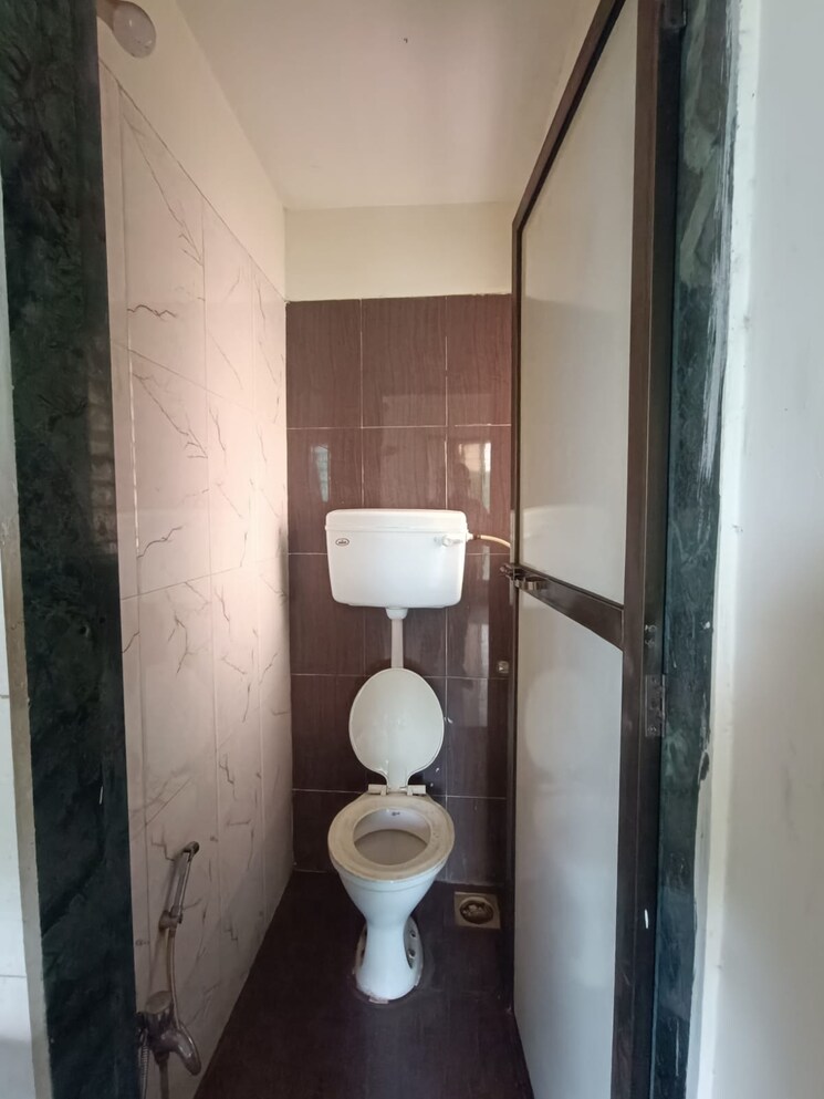 Bathroom, tarangan-complex 1 Bedroom 650 Sq.Ft. Apartment In Kalyan West Thane 9713746