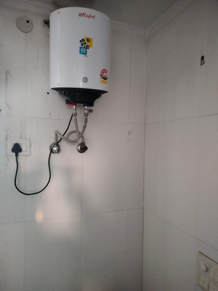 Bathroom, jasola vihar 4 Bedroom 325 Sq.Ft. Builder Floor In Jasola Vihar Delhi 9713753