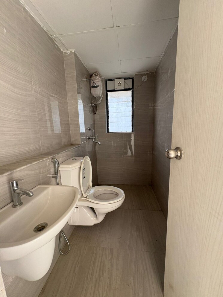 Bathroom, runwal-gardens-phase-2 3 Bedroom 904 Sq.Ft. Apartment In Dombivli East Thane 9713773