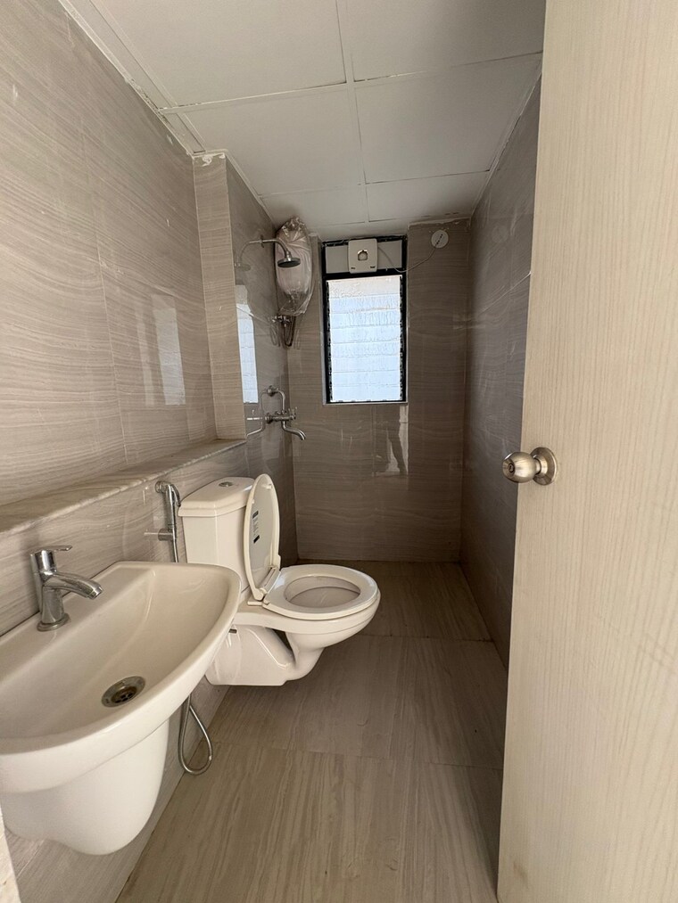 Bathroom, runwal-gardens-phase-2 3 Bedroom 904 Sq.Ft. Apartment In Dombivli East Thane 9713773