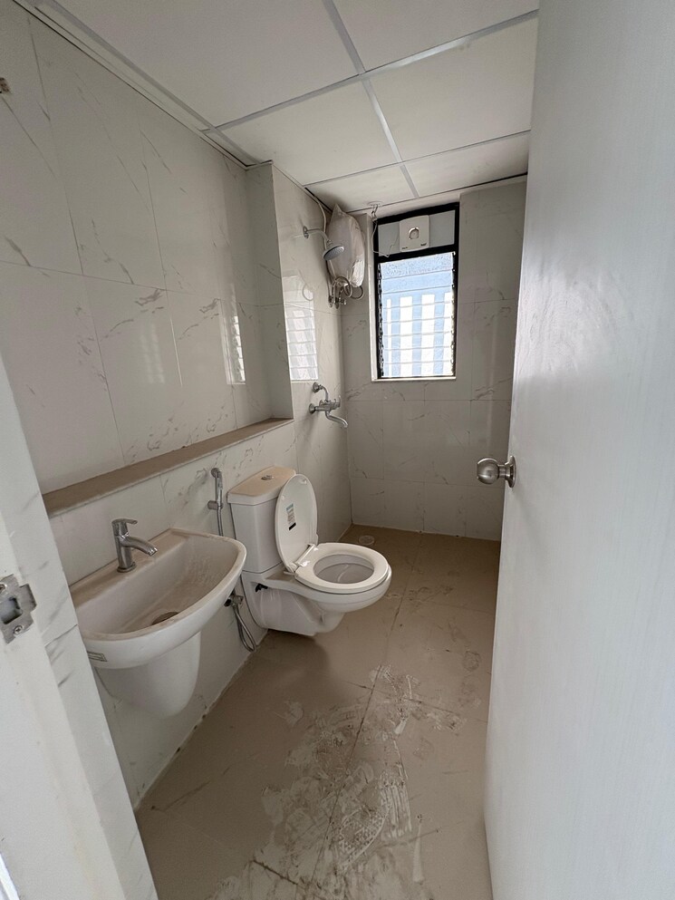 Bathroom, runwal-gardens-phase-2 3 Bedroom 904 Sq.Ft. Apartment In Dombivli East Thane 9713786