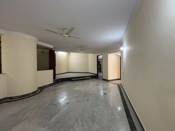 Room, hs-apartment 3 Bedroom 3000 Sq.Ft. Apartment In Cunningham Road Bangalore 9713809