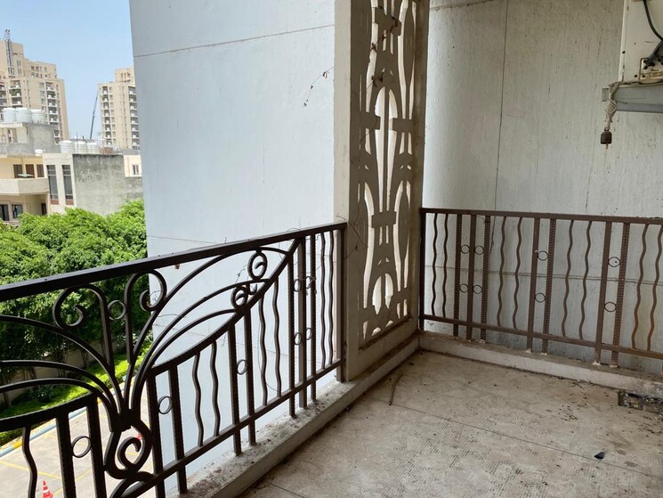 Balcony, dlf-summit-plaza 4 Bedroom 3400 Sq.Ft. Apartment In Sector 54 Gurgaon 9713795