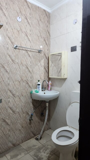 Bathroom in 2 BHK Builder Floor at Spring Field, Sector 31 – for Rent