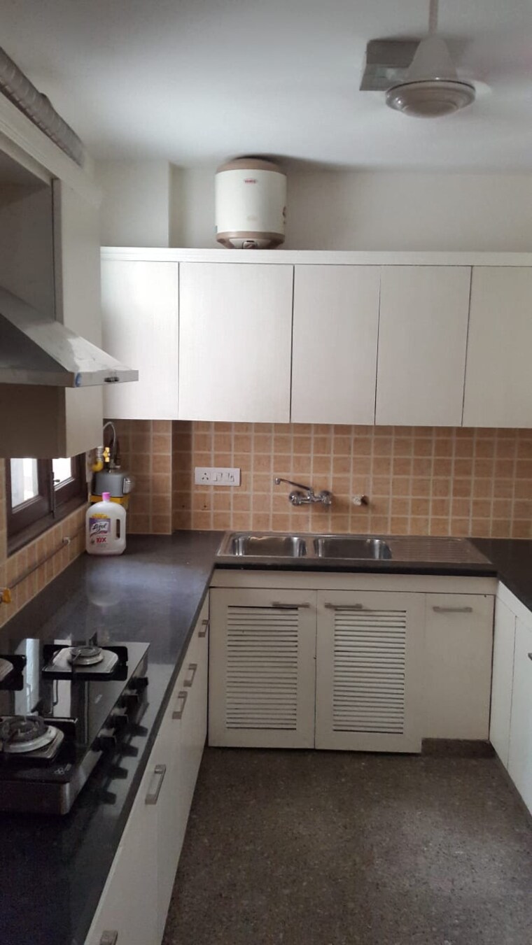 Kitchen, safdarjung enclave 3 Bedroom 1800 Sq.Ft. Builder Floor In Safdarjung Enclave Delhi 9713834