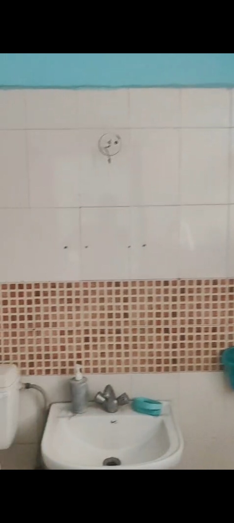 Bathroom, emenox-brave-hearts 1 Bedroom 620 Sq.Ft. Apartment In Raj Nagar Extension Ghaziabad 9713833