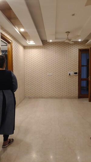 Room in 4 BHK Builder Floor at Sector 15 – for Rent