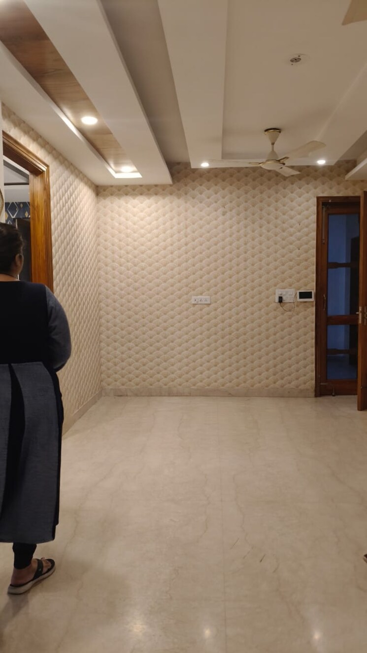 Room, sector 15 4 Bedroom 3150 Sq.Ft. Builder Floor In Sector 15 Faridabad 9713853