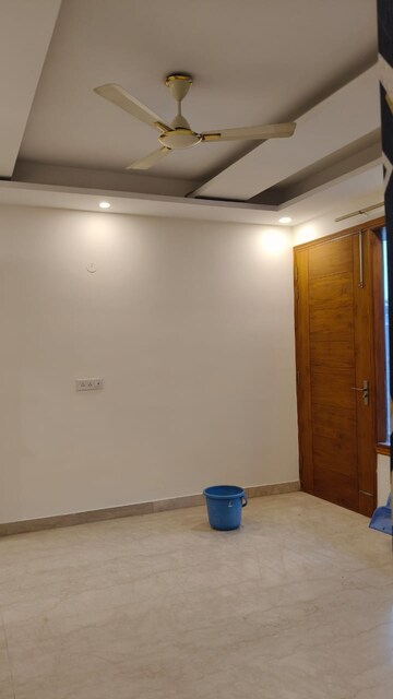 Room in 4 BHK Builder Floor at Sector 15 – for Rent